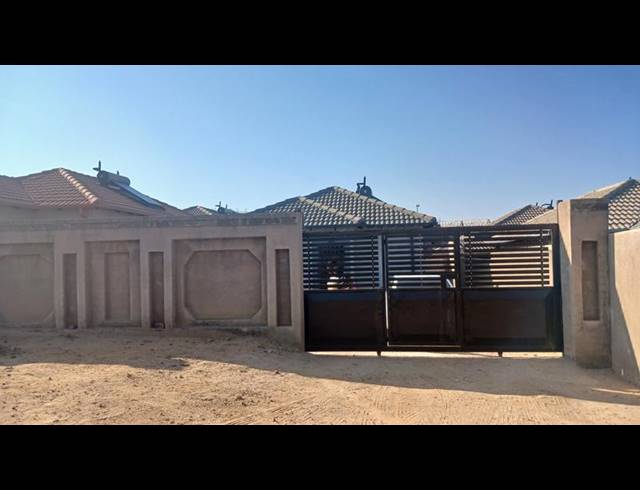 2 BEDROOM HOUSE FOR SALE IN CLAYVILLE